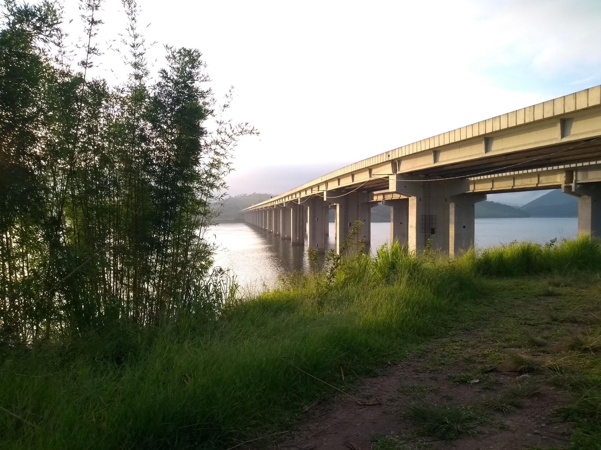 estrada de acesso da rodovia dão pedro na represa atibainha