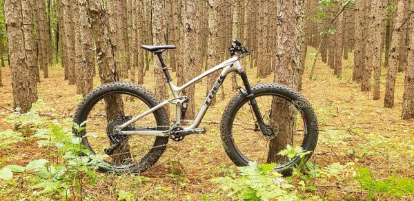 1024px-2018_Trek_Farley_EX_9.8_Full_Suspension_Fat_Bike