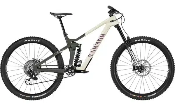 bicicleta de enduro canyon strive